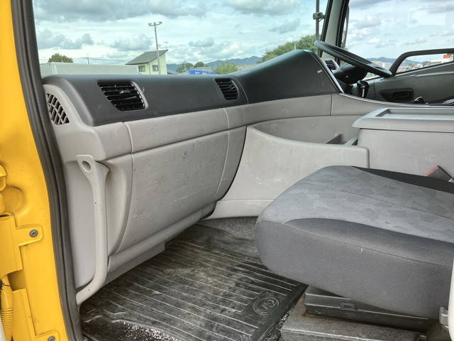 UDトラックスクオンアルミブロック大型（10t）[写真29]