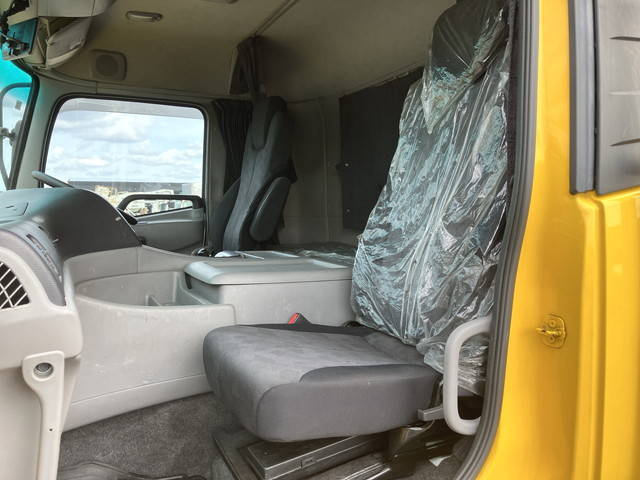 UDトラックスクオンアルミブロック大型（10t）[写真30]