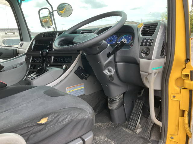 UDトラックスクオンアルミブロック大型（10t）[写真32]