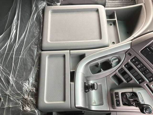 UDトラックスクオンアルミブロック大型（10t）[写真34]