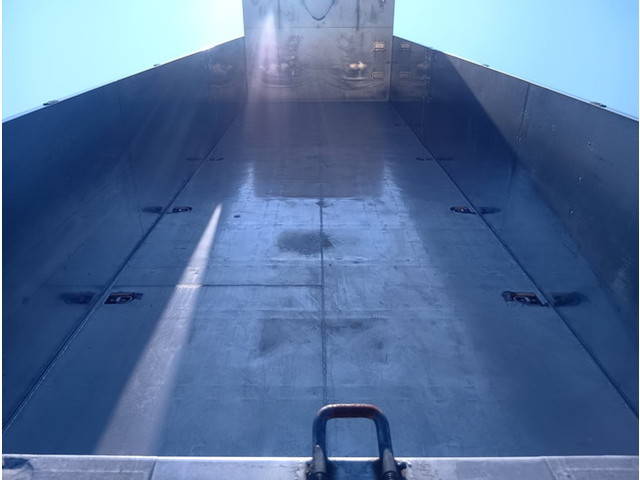 いすゞギガ深ダンプ（土砂禁ダンプ）大型（10t）[写真09]