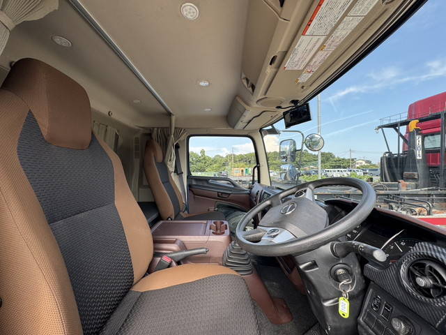 日野レンジャー冷蔵冷凍ウイング中型（4t）[写真10]