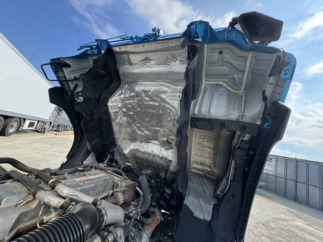 日野レンジャー冷蔵冷凍ウイング中型（4t）[写真15]