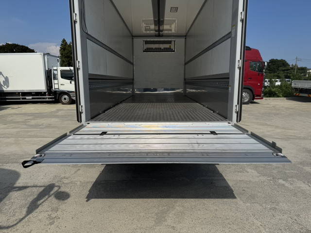 日野レンジャー冷蔵冷凍ウイング中型（4t）[写真24]