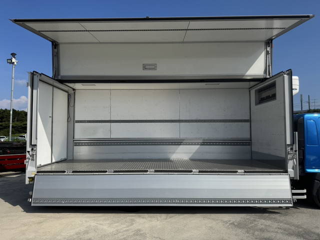 日野レンジャー冷蔵冷凍ウイング中型（4t）[写真27]