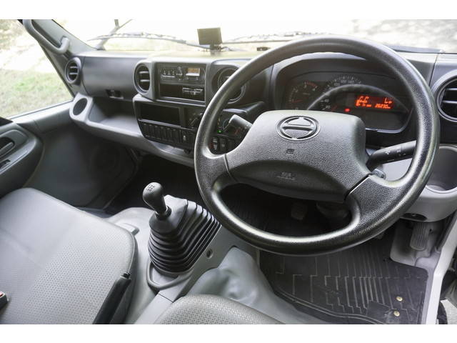 日野デュトロ平ボディ小型（2t・3t）[写真13]