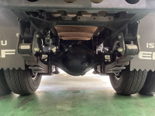 いすゞエルフ平ボディ小型（2t・3t）[写真09]