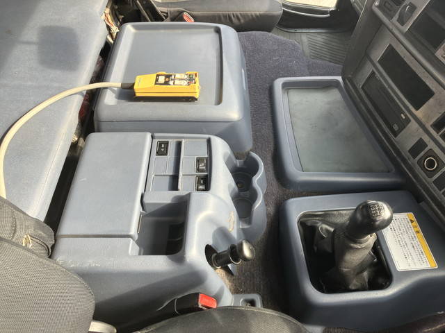 日野プロフィアコンテナ専用車大型（10t）[写真36]