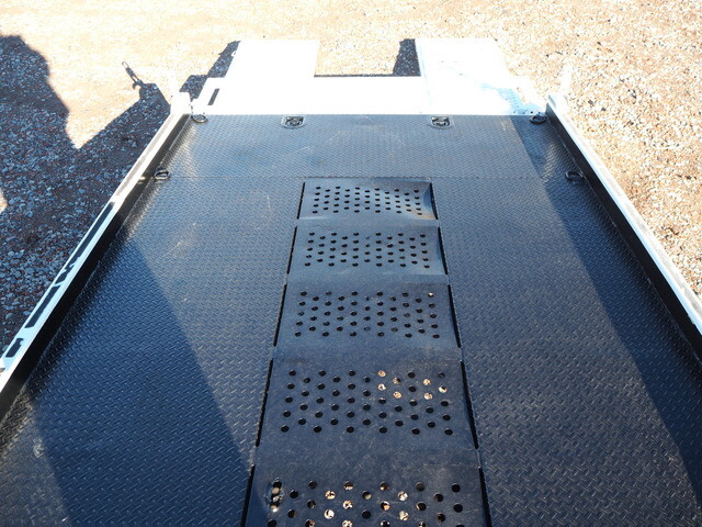 日野デュトロセーフティクレーン3段小型（2t・3t）[写真12]