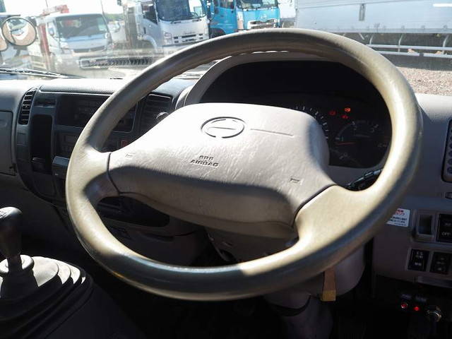 日野デュトロセーフティクレーン3段小型（2t・3t）[写真35]