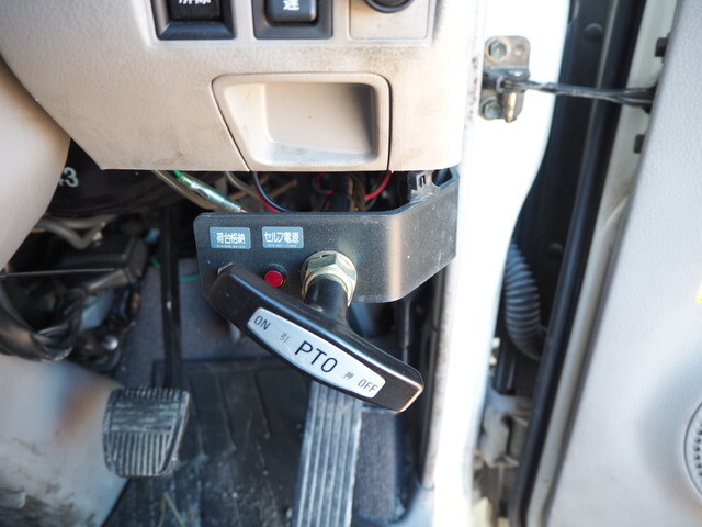 日野デュトロセーフティクレーン3段小型（2t・3t）[写真35]