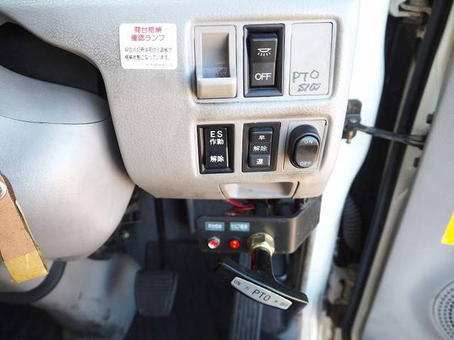 日野デュトロセーフティクレーン3段小型（2t・3t）[写真38]