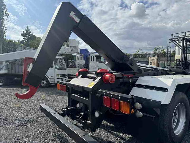 三菱ふそうスーパーグレートコンテナ専用車大型（10t）[写真10]