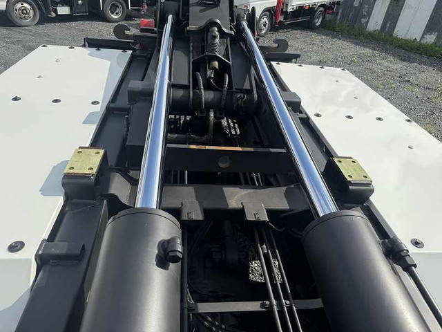 三菱ふそうスーパーグレートコンテナ専用車大型（10t）[写真11]