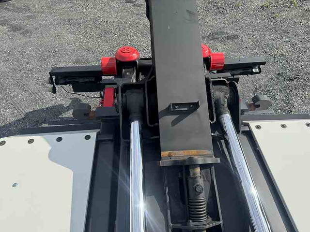 三菱ふそうスーパーグレートコンテナ専用車大型（10t）[写真12]