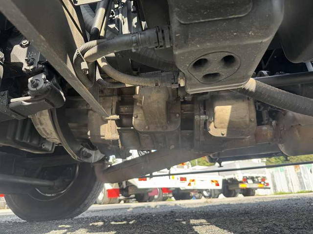 三菱ふそうスーパーグレートコンテナ専用車大型（10t）[写真24]