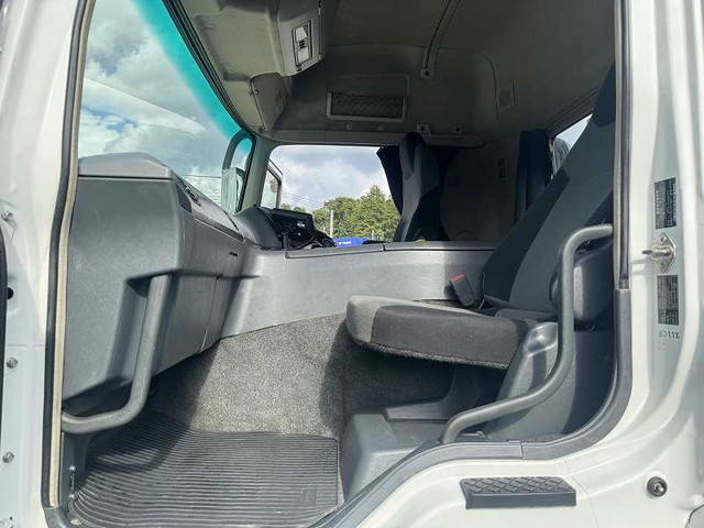 三菱ふそうスーパーグレートコンテナ専用車大型（10t）[写真28]