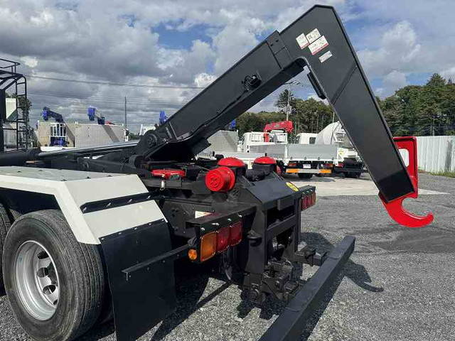 三菱ふそうスーパーグレートコンテナ専用車大型（10t）[写真09]