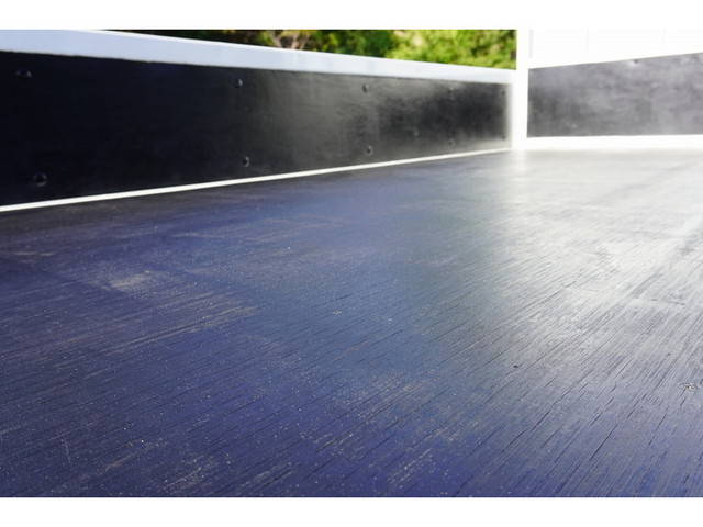 いすゞエルフ平ボディ小型（2t・3t）[写真11]