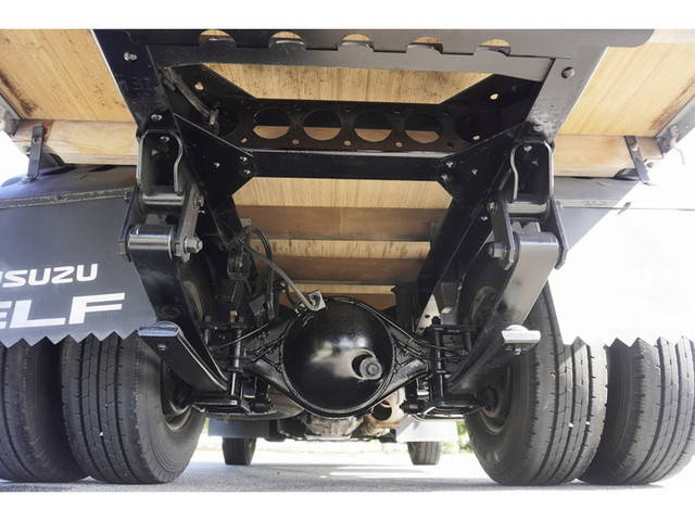 いすゞエルフ平ボディ小型（2t・3t）[写真17]