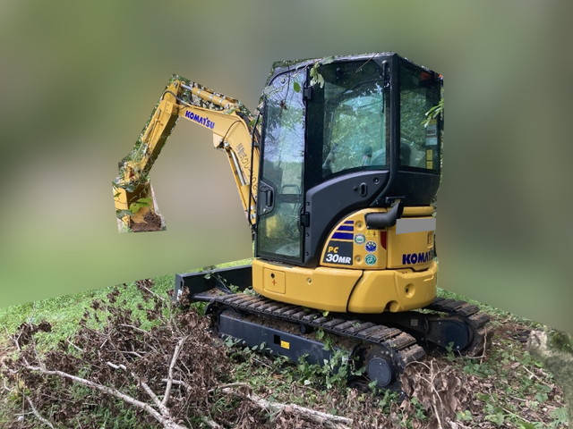 コマツミニユンボ（ミニバックホー）[写真04]