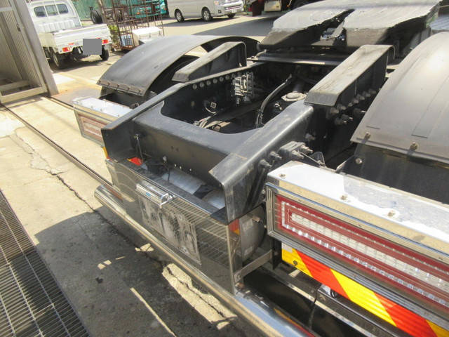 UDトラックスクオントレーラーヘッド（トラクターヘッド）大型（10t）[写真10]