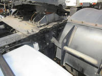 UDトラックスクオントレーラーヘッド（トラクターヘッド）大型（10t）[写真12]