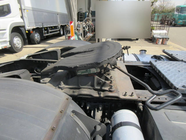 UDトラックスクオントレーラーヘッド（トラクターヘッド）大型（10t）[写真14]