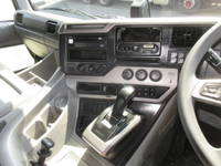 UDトラックスクオントレーラーヘッド（トラクターヘッド）大型（10t）[写真20]