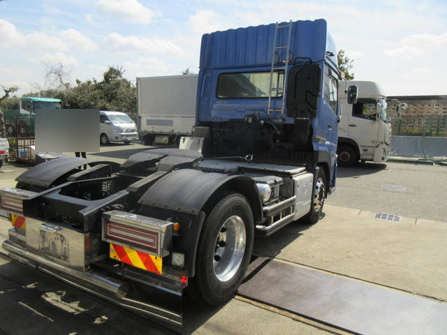 UDトラックスクオントレーラーヘッド（トラクターヘッド）大型（10t）[写真02]