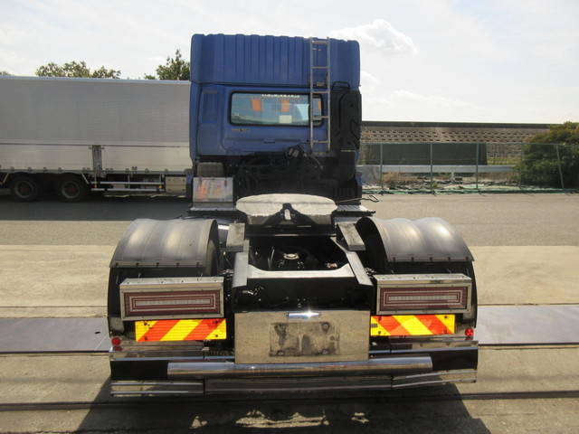 UDトラックスクオントレーラーヘッド（トラクターヘッド）大型（10t）[写真05]