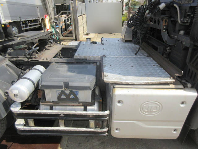 UDトラックスクオントレーラーヘッド（トラクターヘッド）大型（10t）[写真07]