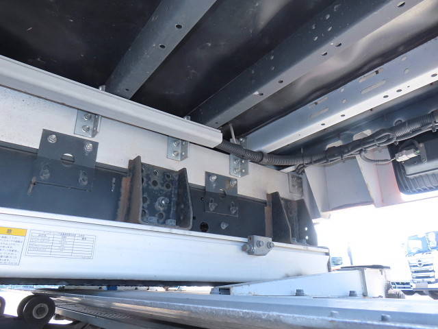 いすゞフォワードアルミウイング中型（4t）[写真10]