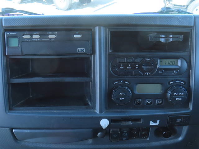 いすゞフォワードアルミウイング中型（4t）[写真23]