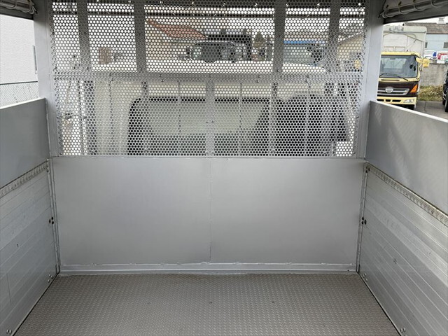 三菱ふそうファイター家畜運搬車中型（4t）[写真11]