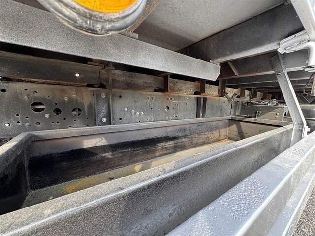 三菱ふそうファイター家畜運搬車中型（4t）[写真13]