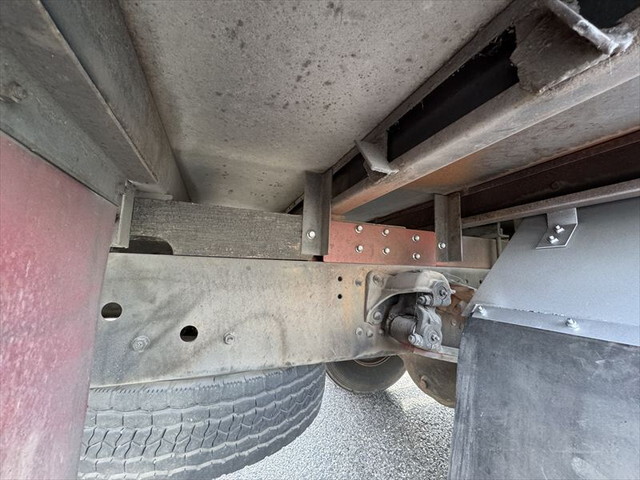 三菱ふそうファイター家畜運搬車中型（4t）[写真16]