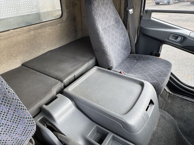 三菱ふそうファイター家畜運搬車中型（4t）[写真20]