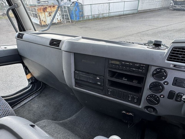 三菱ふそうファイター家畜運搬車中型（4t）[写真21]