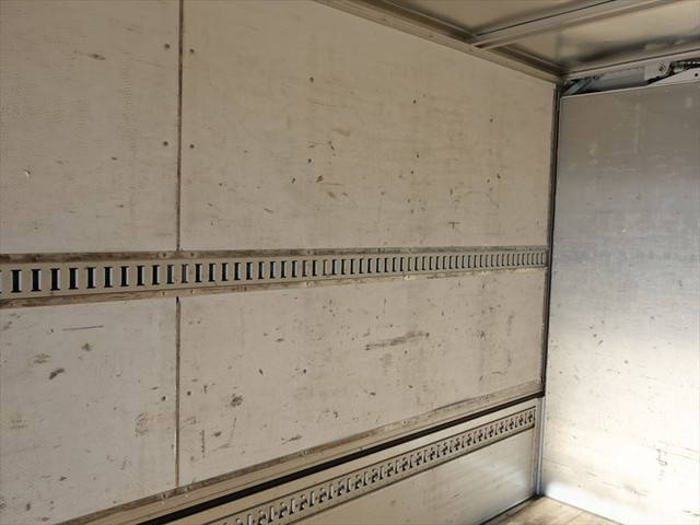 三菱ふそうファイターアルミウイング中型（4t）[写真18]