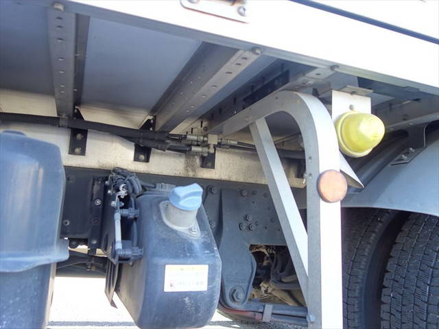 三菱ふそうファイターアルミウイング中型（4t）[写真06]