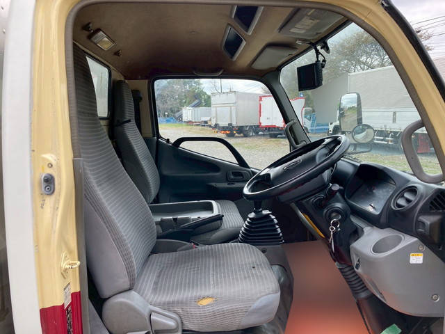 日野デュトロアルミバン小型（2t・3t）[写真24]