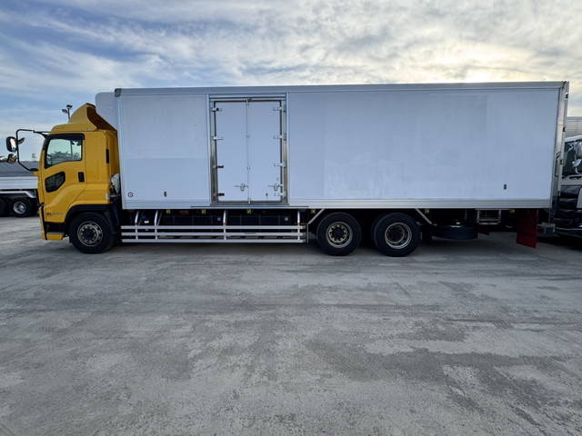 いすゞギガ冷凍車（冷蔵車）大型（10t）[写真09]