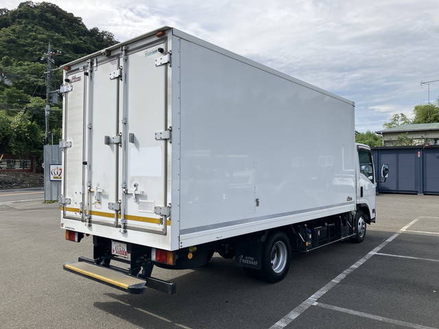いすゞエルフ冷凍車（冷蔵車）小型（2t・3t）[写真02]