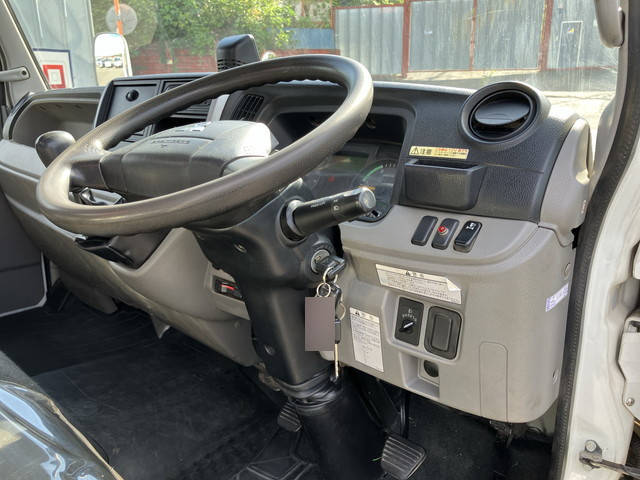 三菱ふそうキャンタークレーン4段小型（2t・3t）[写真34]