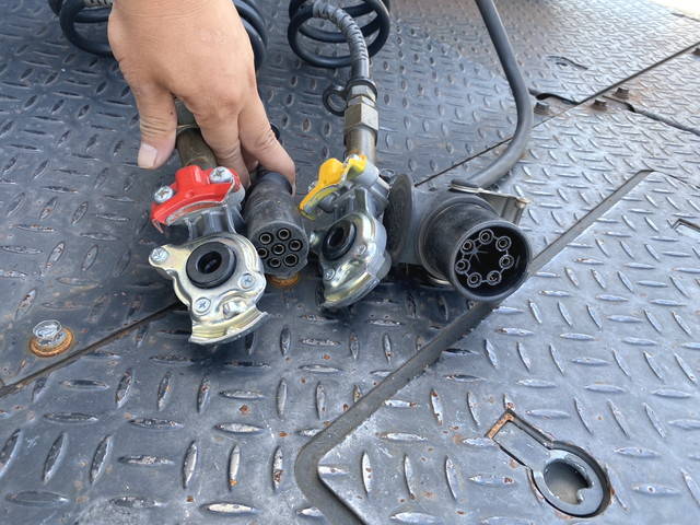 三菱ふそうスーパーグレートトレーラーヘッド（トラクターヘッド）大型（10t）[写真12]