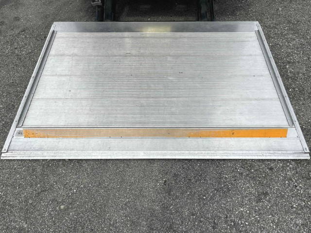 三菱ふそうキャンターアルミバン小型（2t・3t）[写真17]