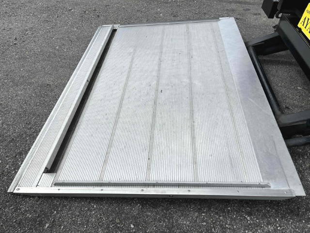 三菱ふそうキャンターアルミバン小型（2t・3t）[写真18]