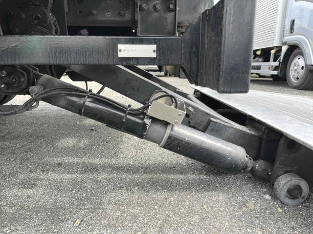 三菱ふそうキャンターアルミバン小型（2t・3t）[写真19]