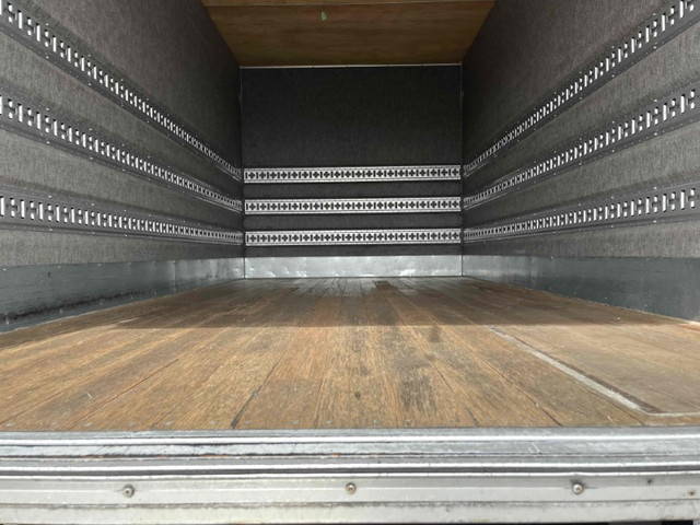 三菱ふそうキャンターアルミバン小型（2t・3t）[写真08]